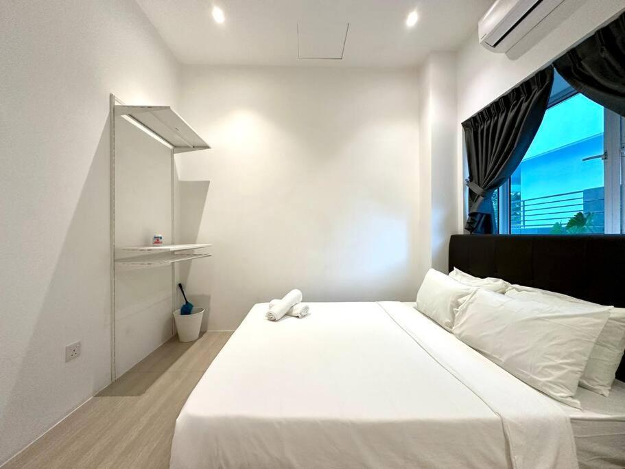 Luxe Homestay, - Pool, 18 Pax *