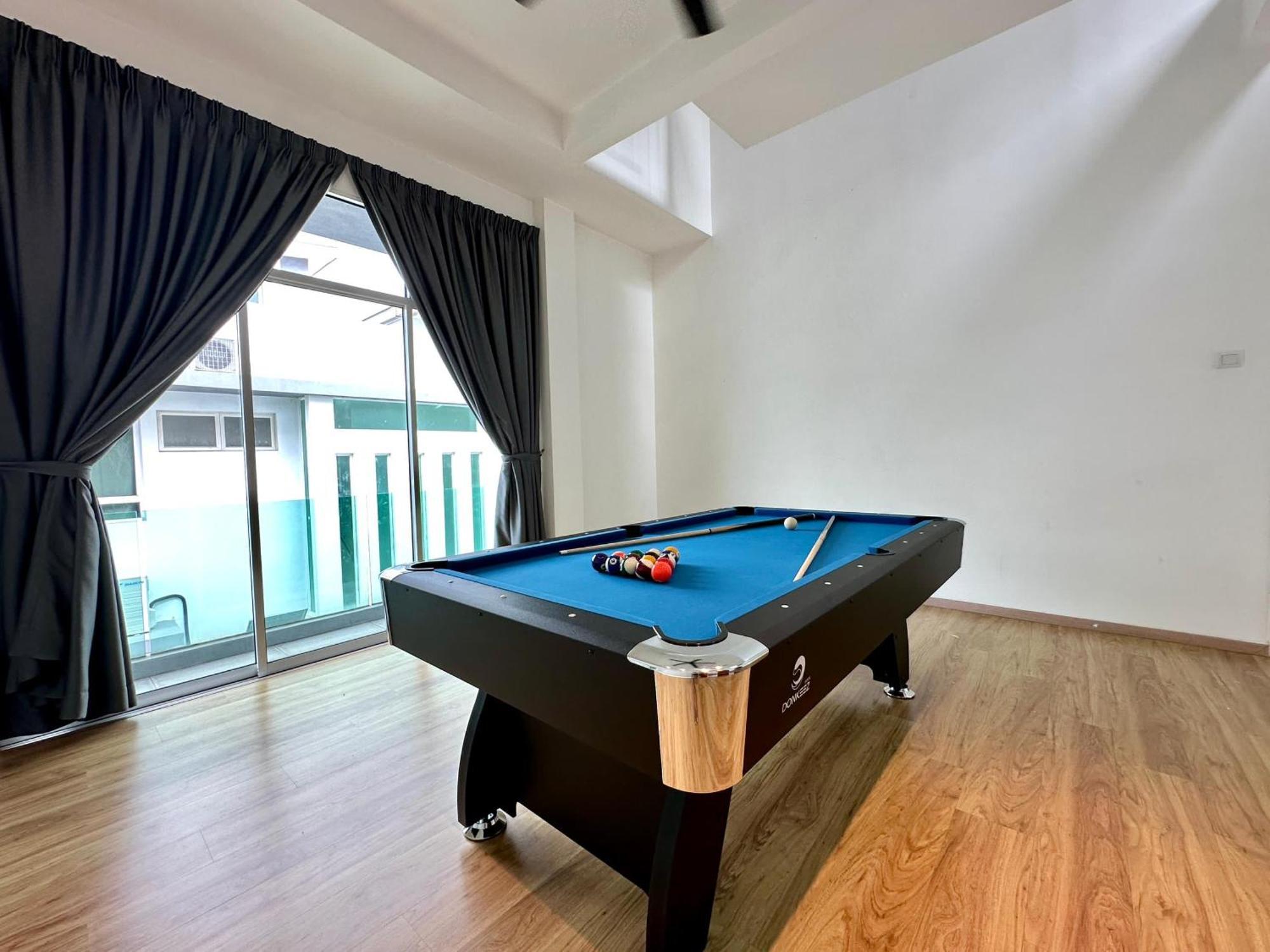 Luxe Homestay, - Pool, 18 Pax *