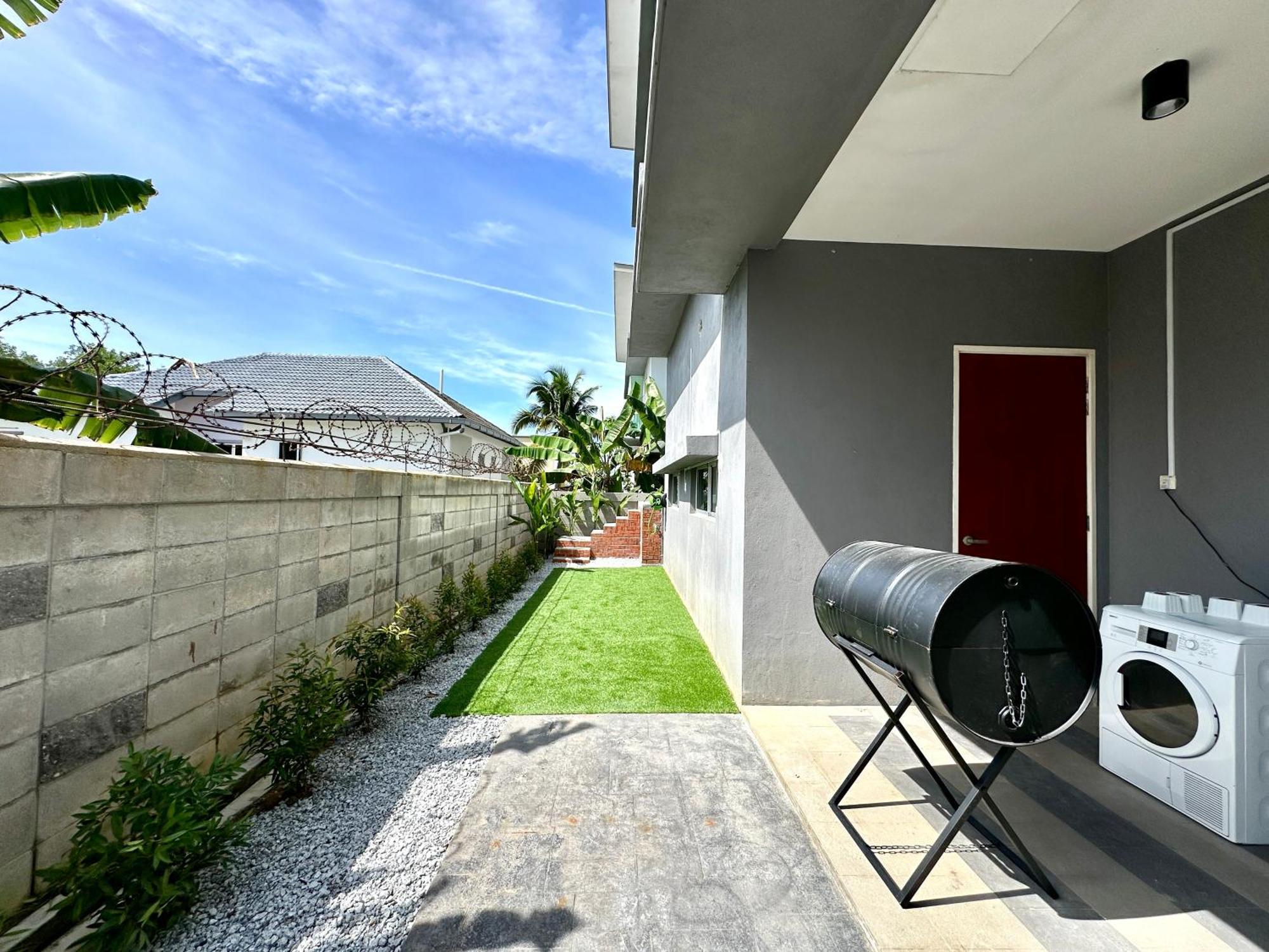Luxe Homestay, - Pool, 18 Pax