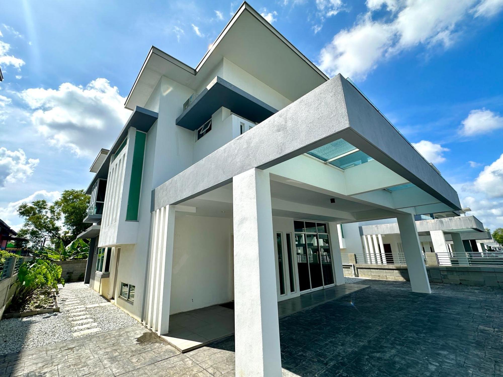 Luxe Homestay, - Pool, 18 Pax Holiday home