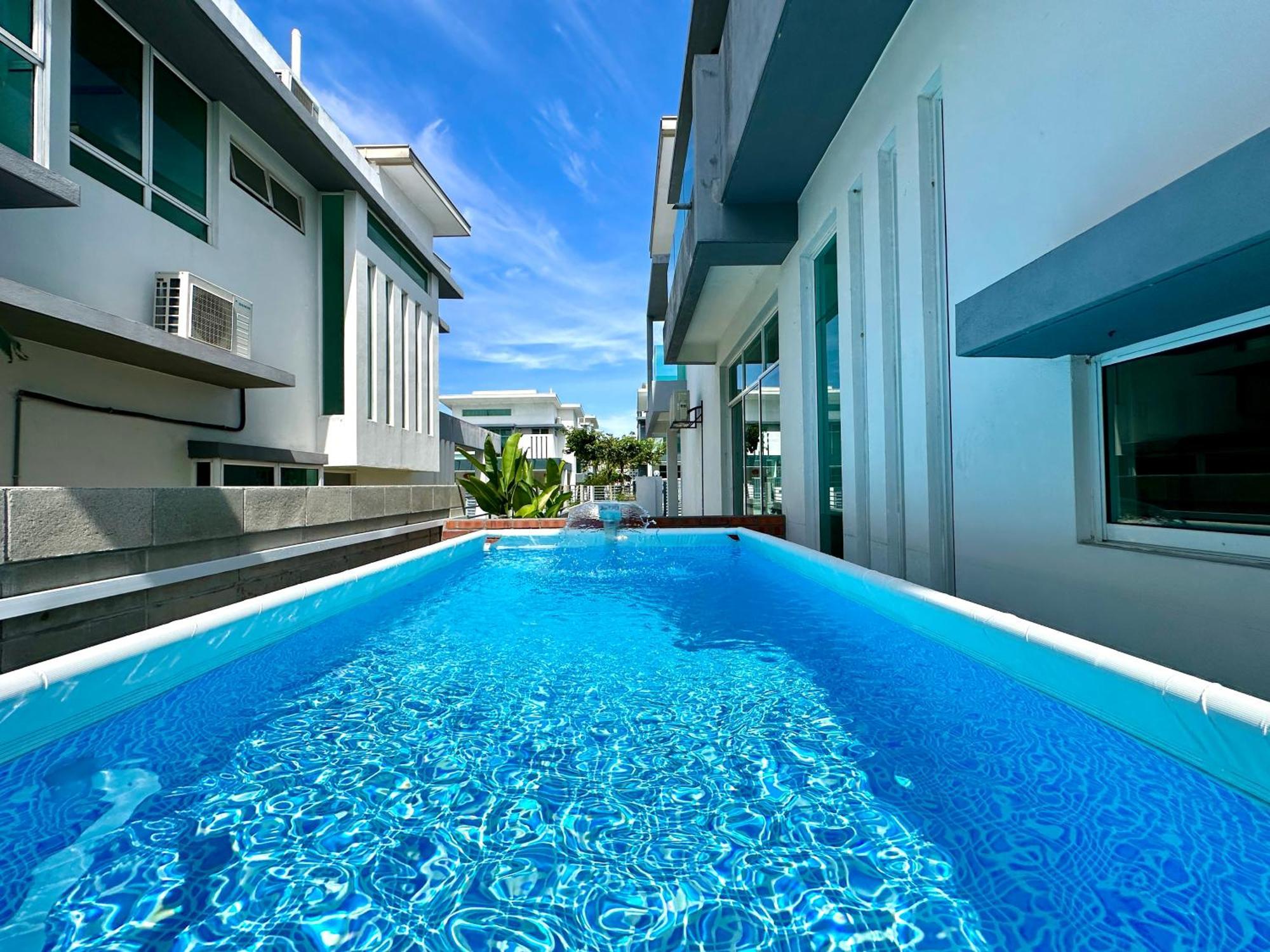 Luxe Homestay, - Pool, 18 Pax Holiday home Rawang