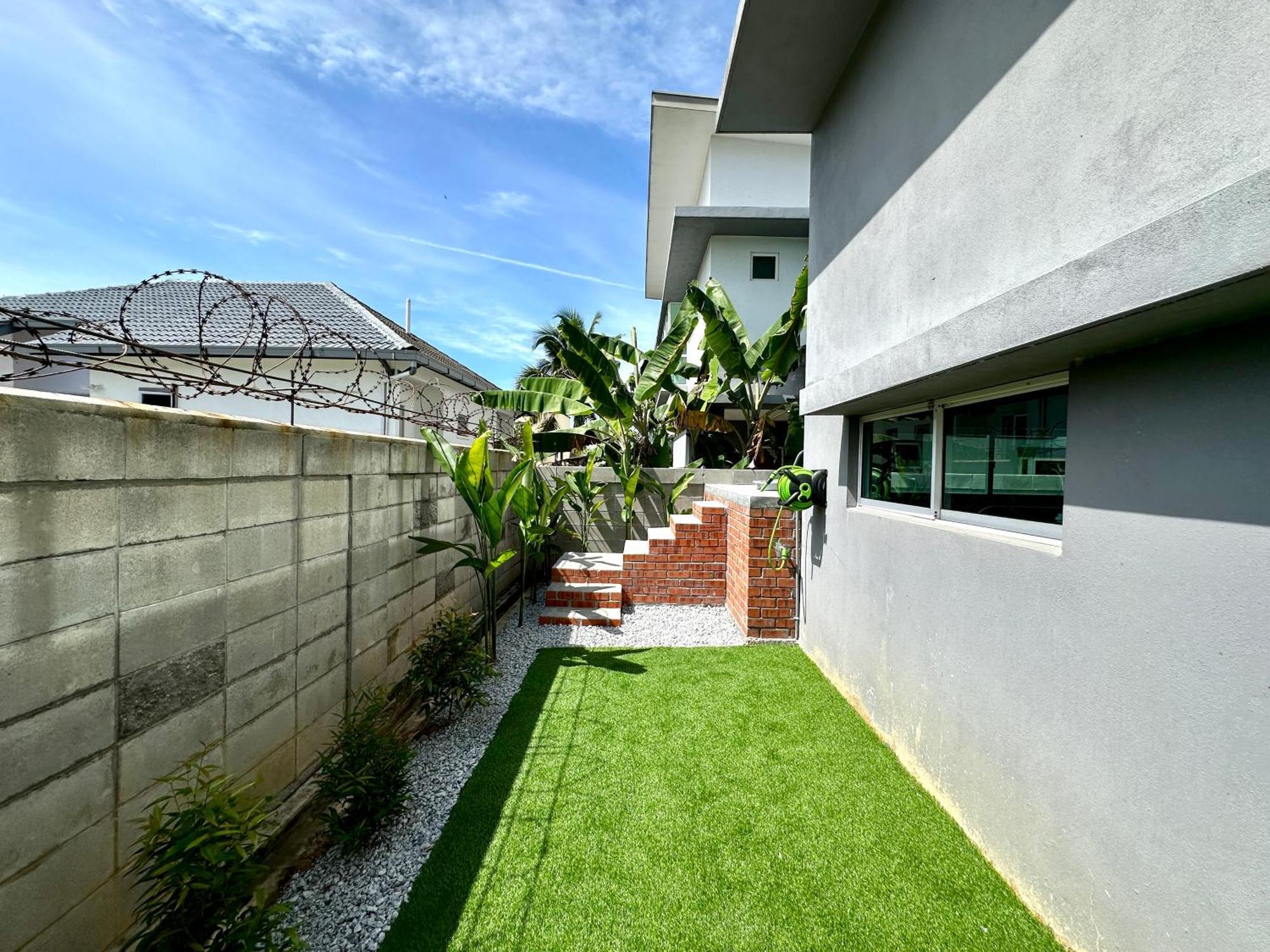 Luxe Homestay, - Pool, 18 Pax