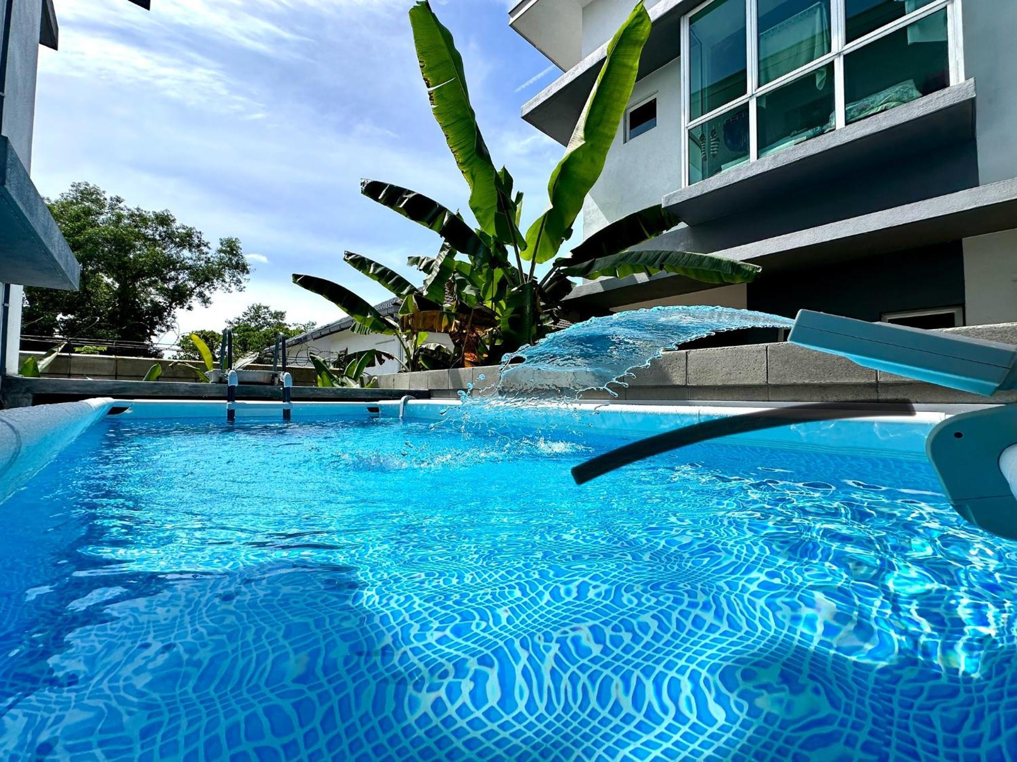 Luxe Homestay, - Pool, 18 Pax Holiday home *